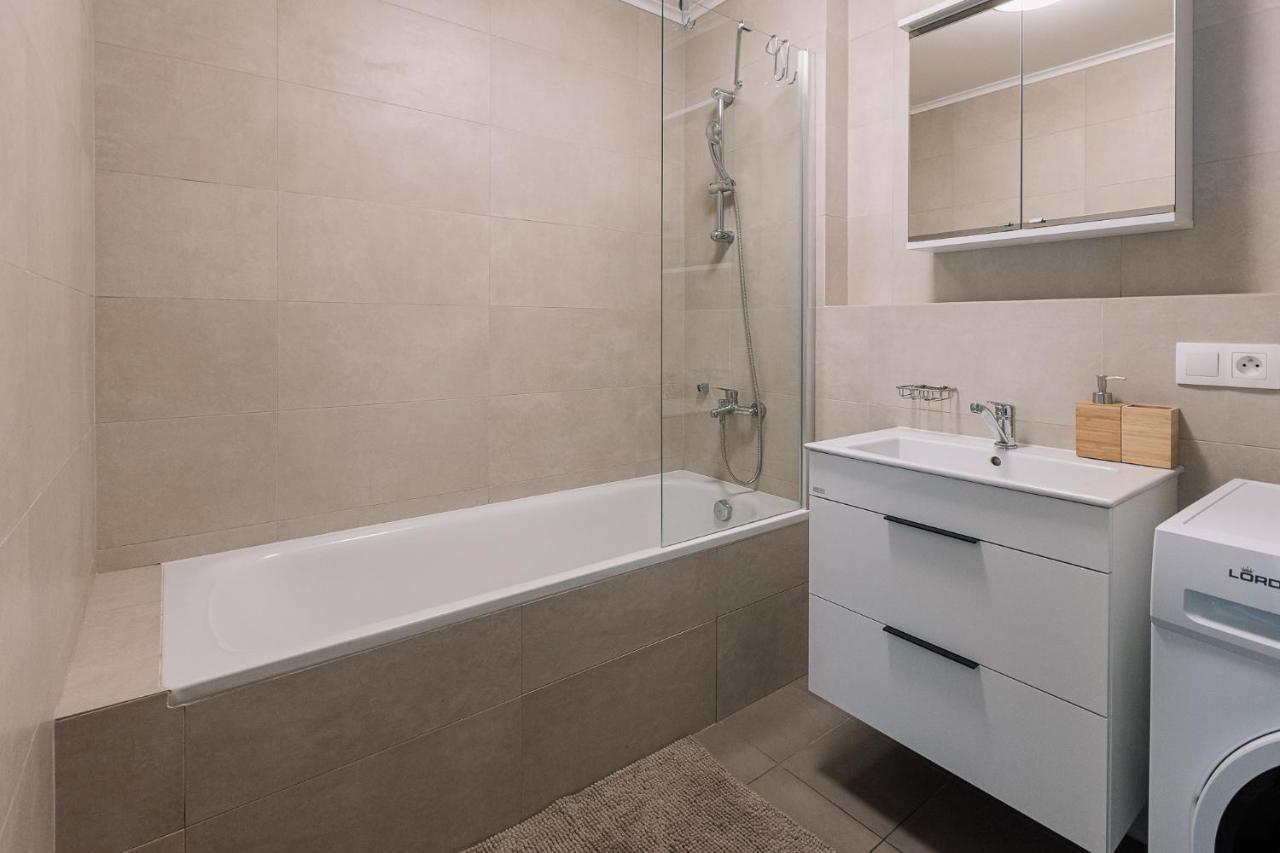 Skau 2 Old Town Family & Business Apartment 2 Floor Free Parking Братислава Экстерьер фото
