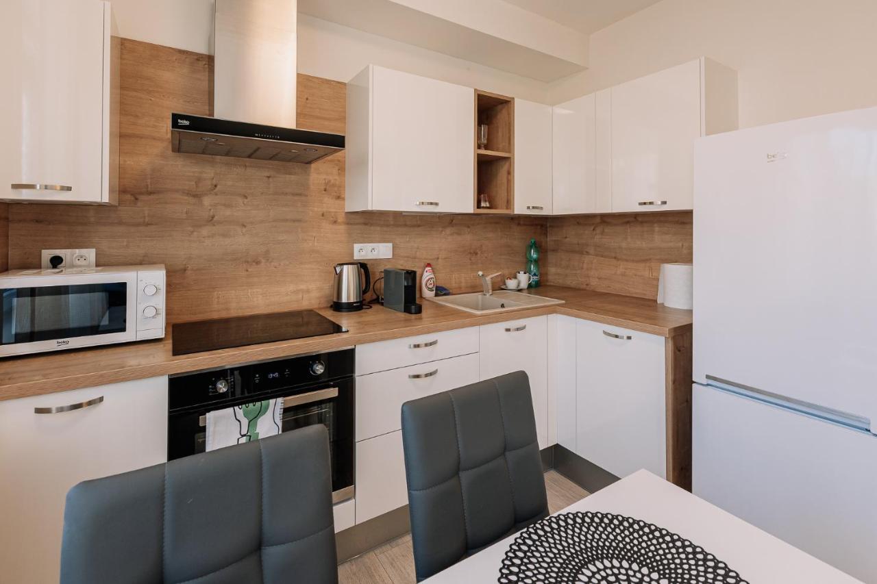Skau 2 Old Town Family & Business Apartment 2 Floor Free Parking Братислава Экстерьер фото
